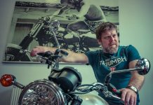 Brutálisan kigyúrta magát Szabó Győző. Félmeztelen fotója felrobbantotta az internetet