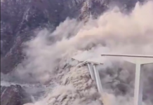 Pusztító földcsuszamlás rombolt le egy 700 méteres hidat – videó!