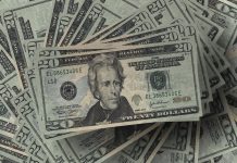 Mint a filmekben: 14 bőrönd készpénzzel várta George Clooney a barátait