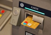 Nehéz védekezni a csalók új módszere ellen. Így tudják ellopni a pénzedet a bankautomatánál.