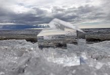 Nem volt jó napja a férfinek aki a Balaton jegére merészkedett. De sokkal rosszabbul is járhatott volna!