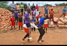 Afrikai gyerekek Afrikában éneklik az Afrikát, magyarul