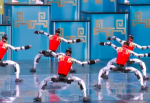 Van mitől félni! Ha erre képesek a színpadon, akkor mit tudhat a harctéren a kínai robothadsereg? Videó!